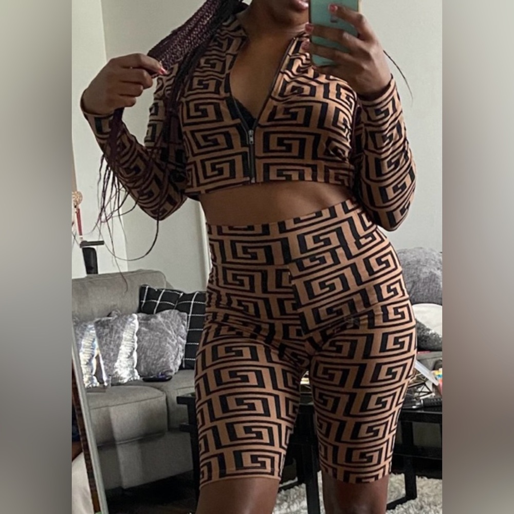 Revamped Black and Brown Geometric Crop Top and Short Set Size Medium